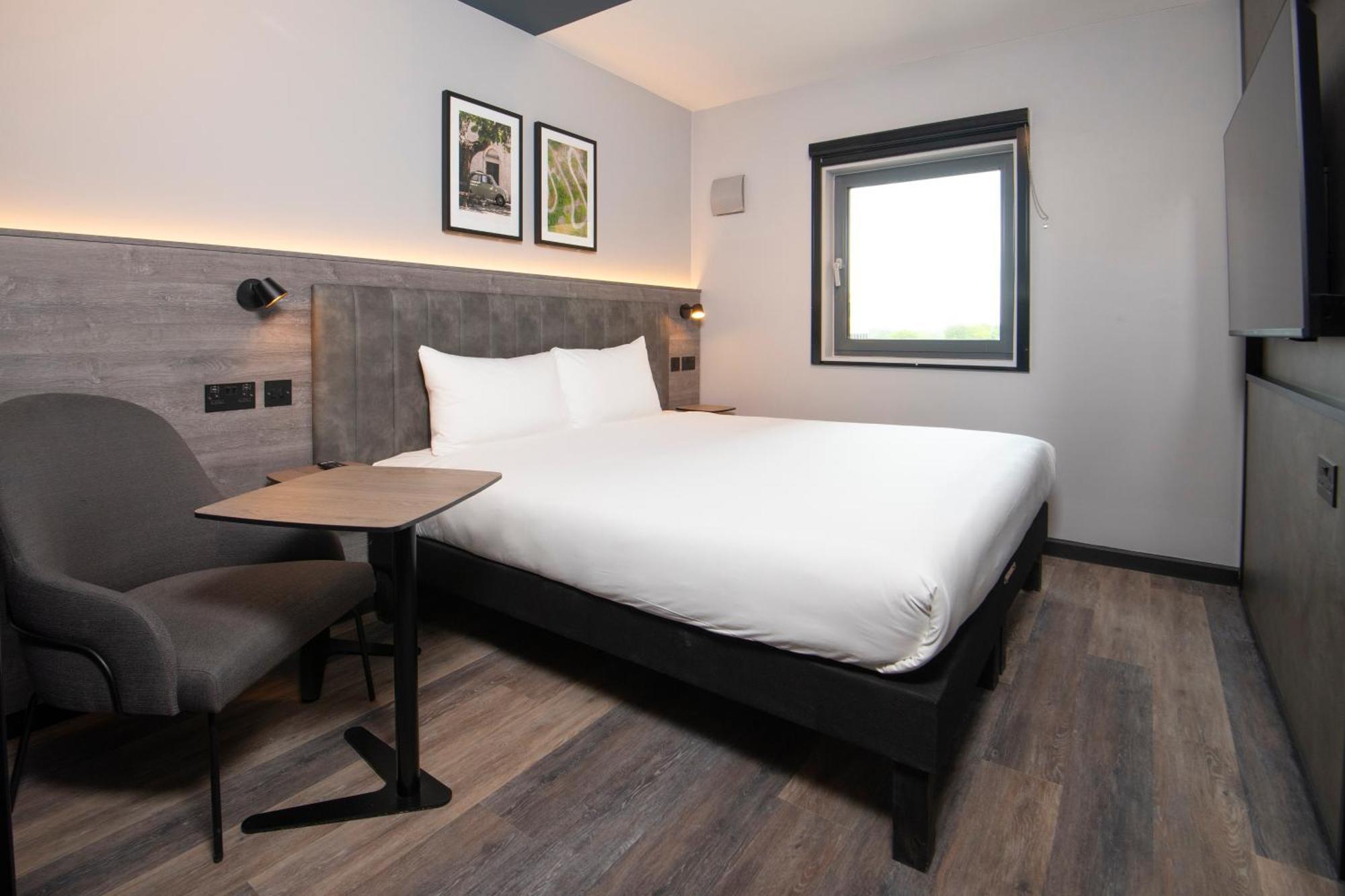 Отель Ibis Styles London Gatwick Airport Кролей Экстерьер фото