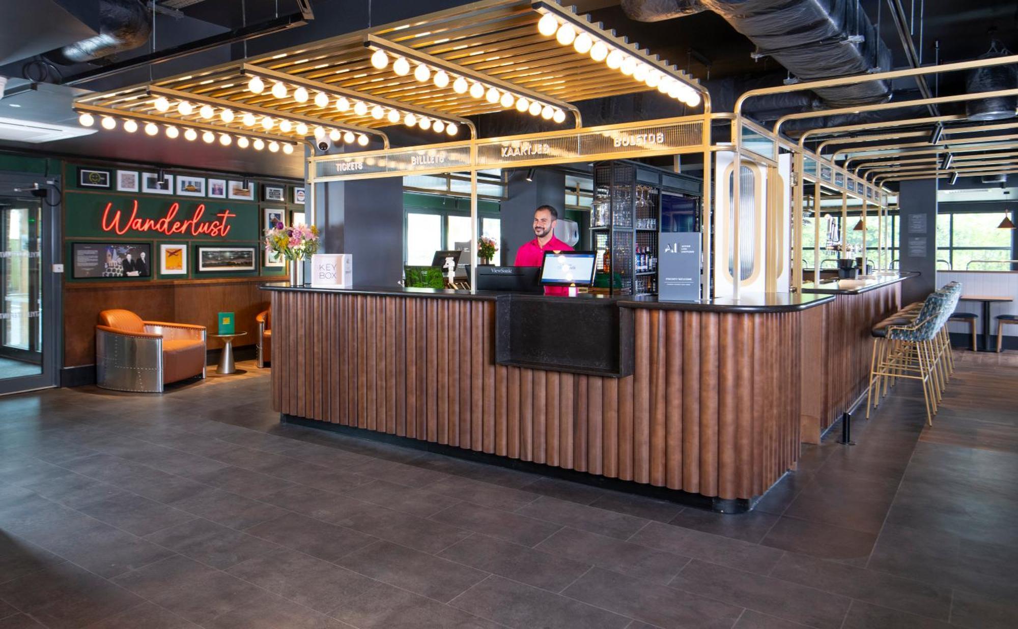Отель Ibis Styles London Gatwick Airport Кролей Экстерьер фото
