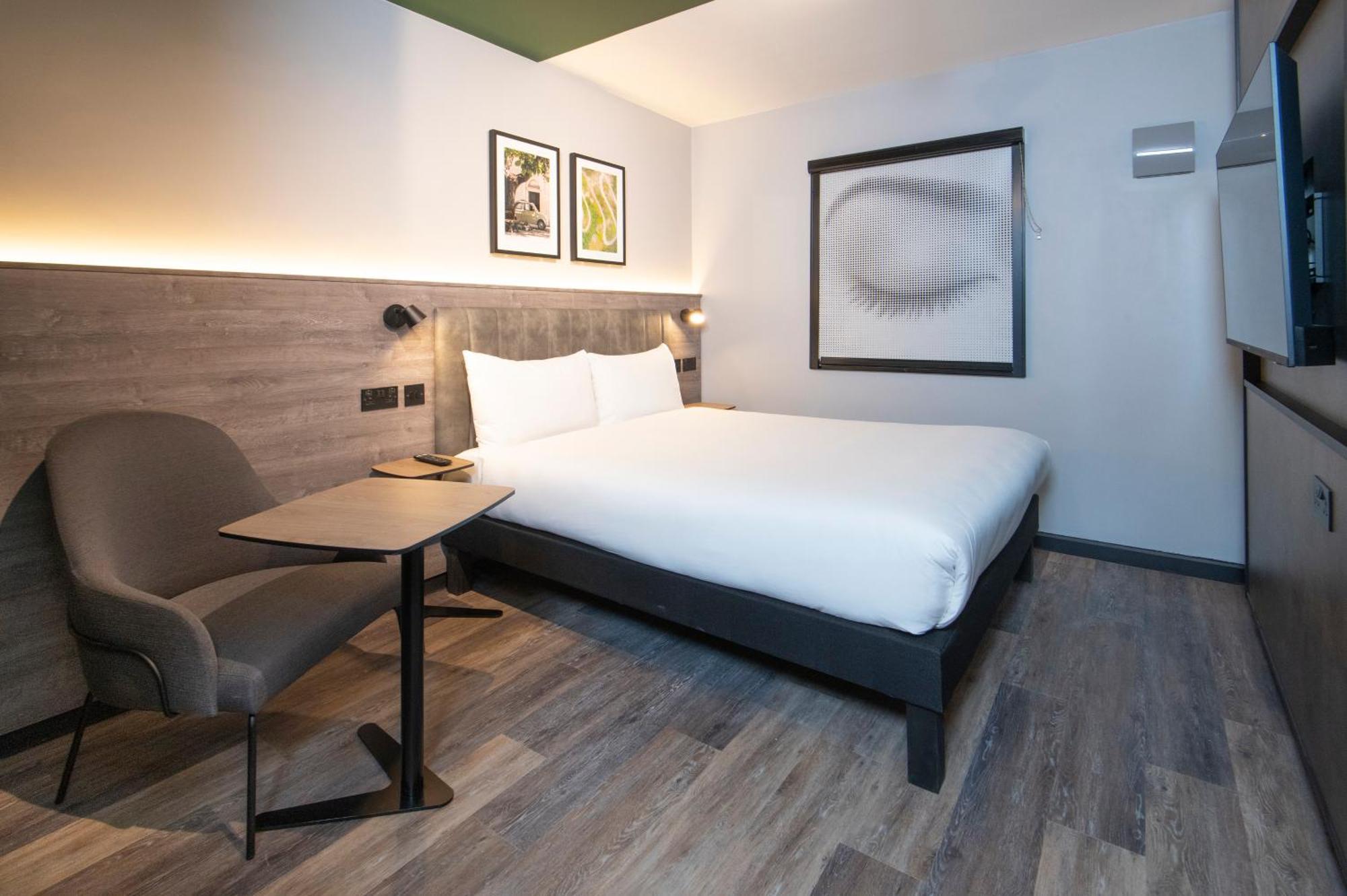 Отель Ibis Styles London Gatwick Airport Кролей Экстерьер фото