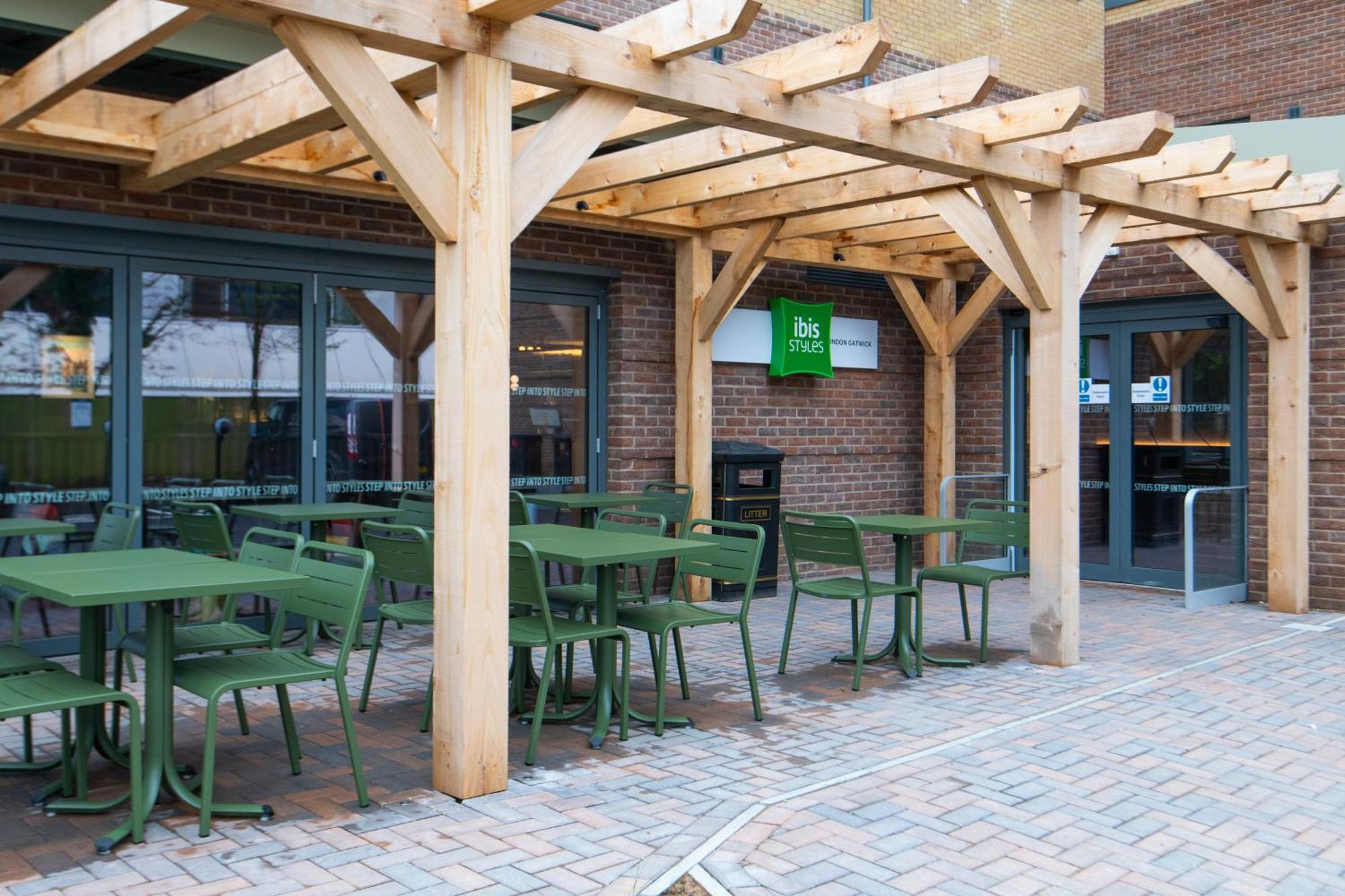 Отель Ibis Styles London Gatwick Airport Кролей Экстерьер фото