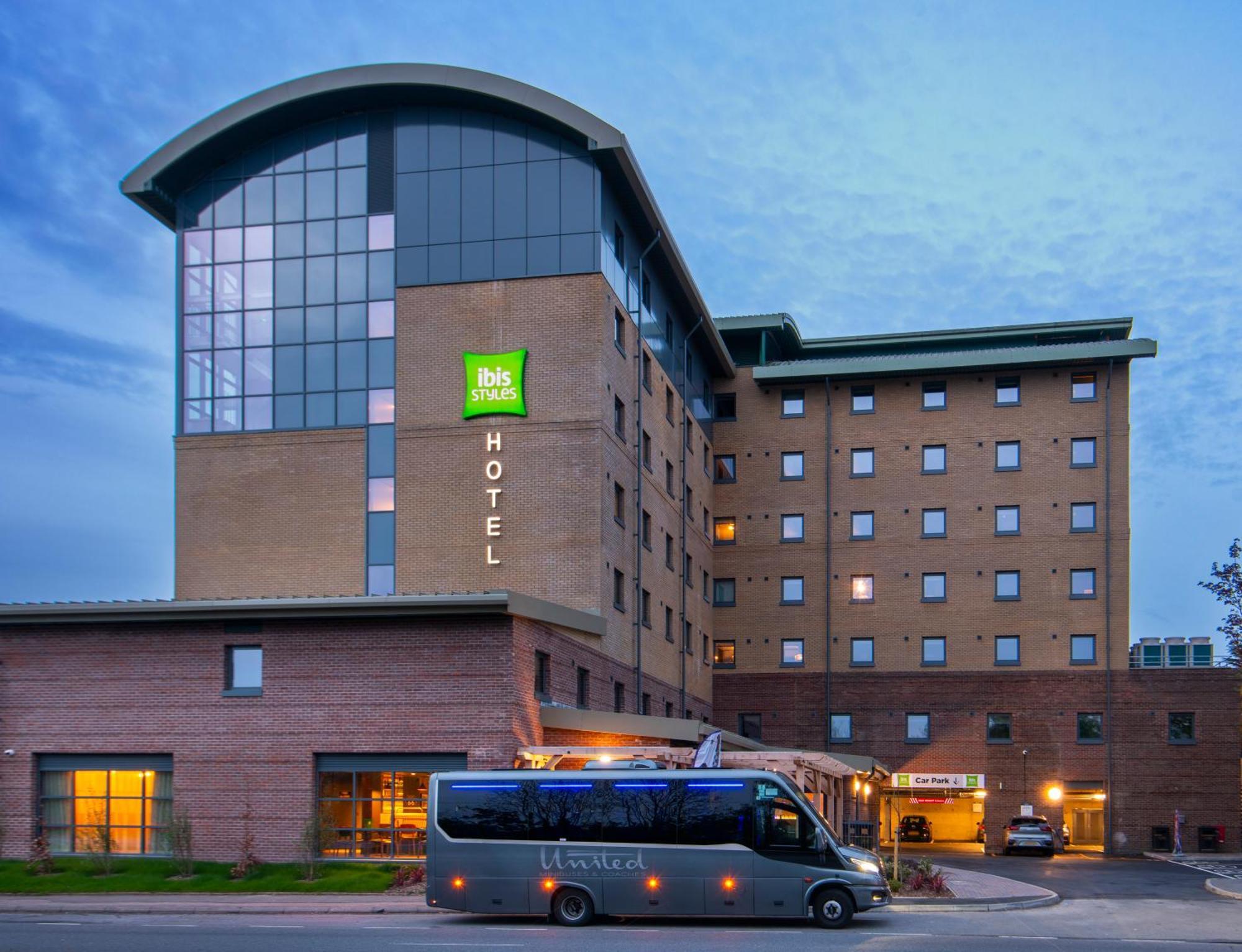 Отель Ibis Styles London Gatwick Airport Кролей Экстерьер фото