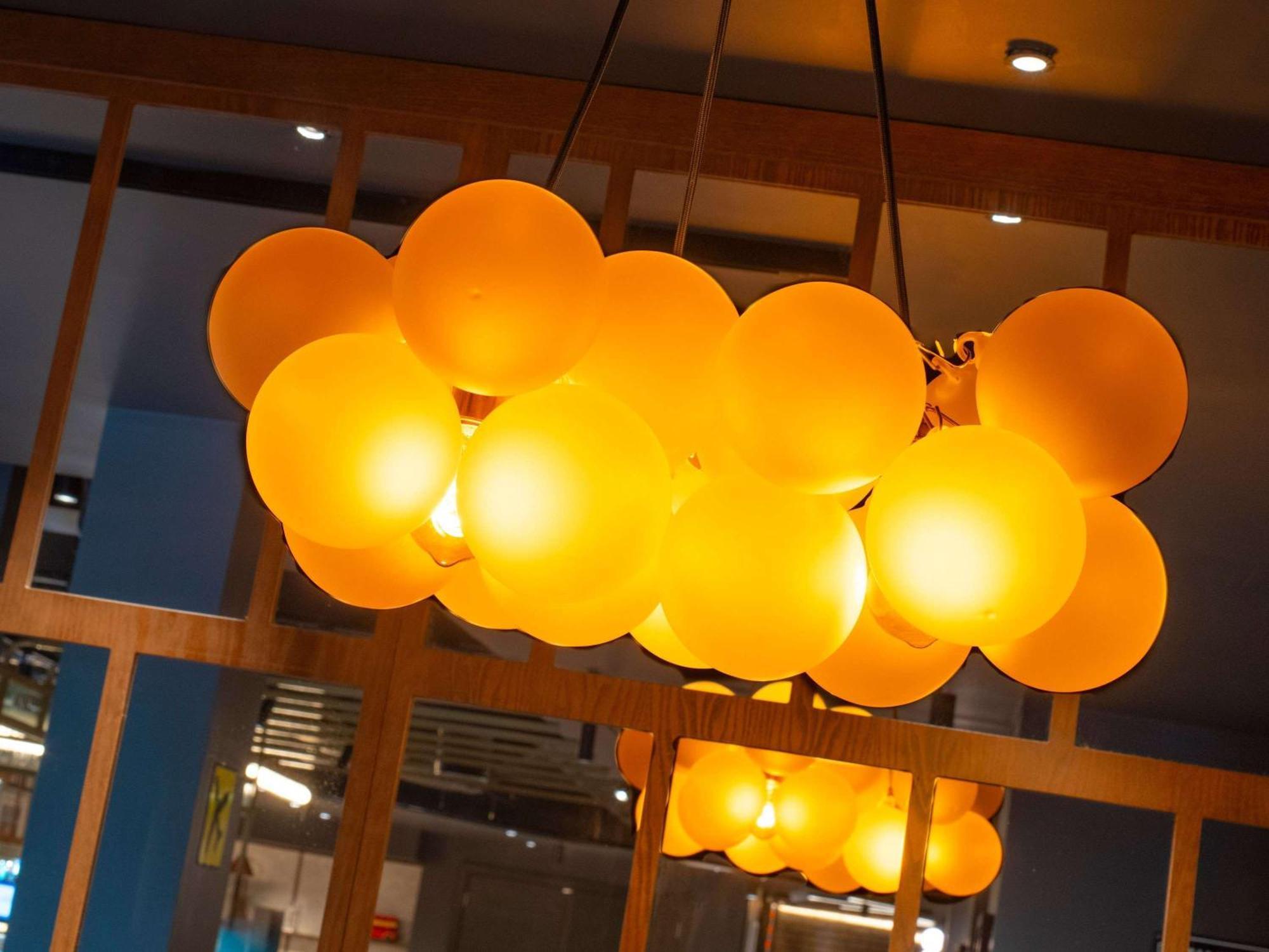 Отель Ibis Styles London Gatwick Airport Кролей Экстерьер фото