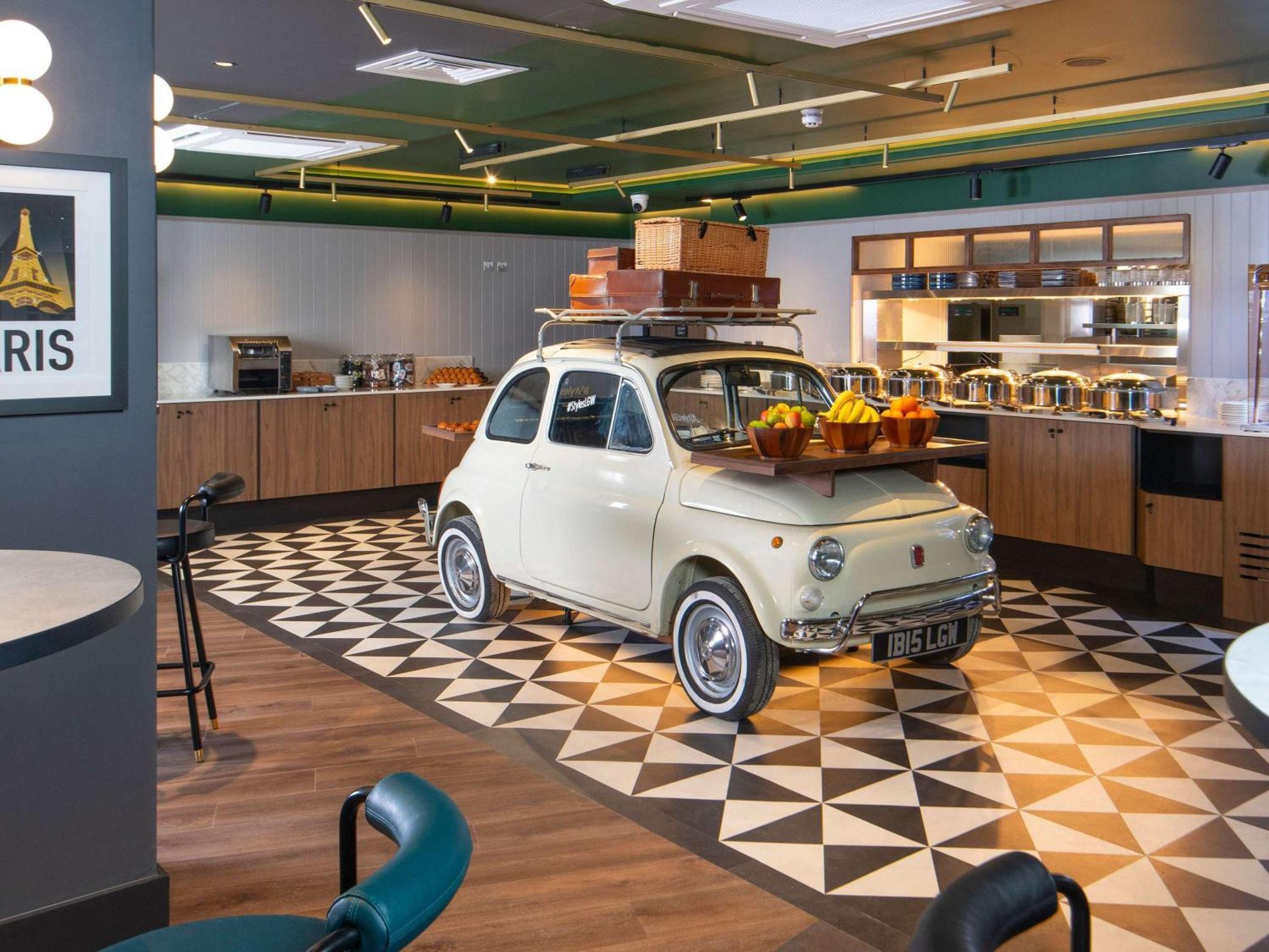 Отель Ibis Styles London Gatwick Airport Кролей Экстерьер фото