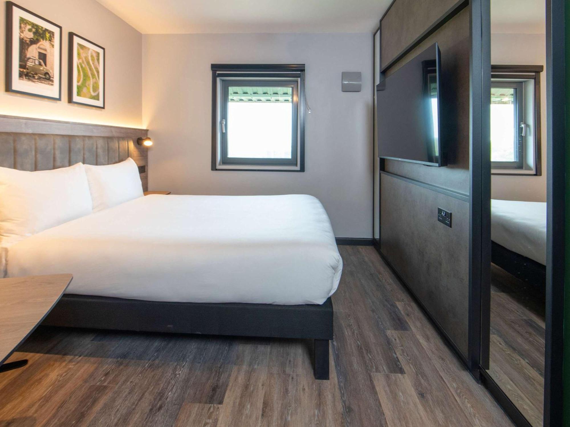 Отель Ibis Styles London Gatwick Airport Кролей Экстерьер фото