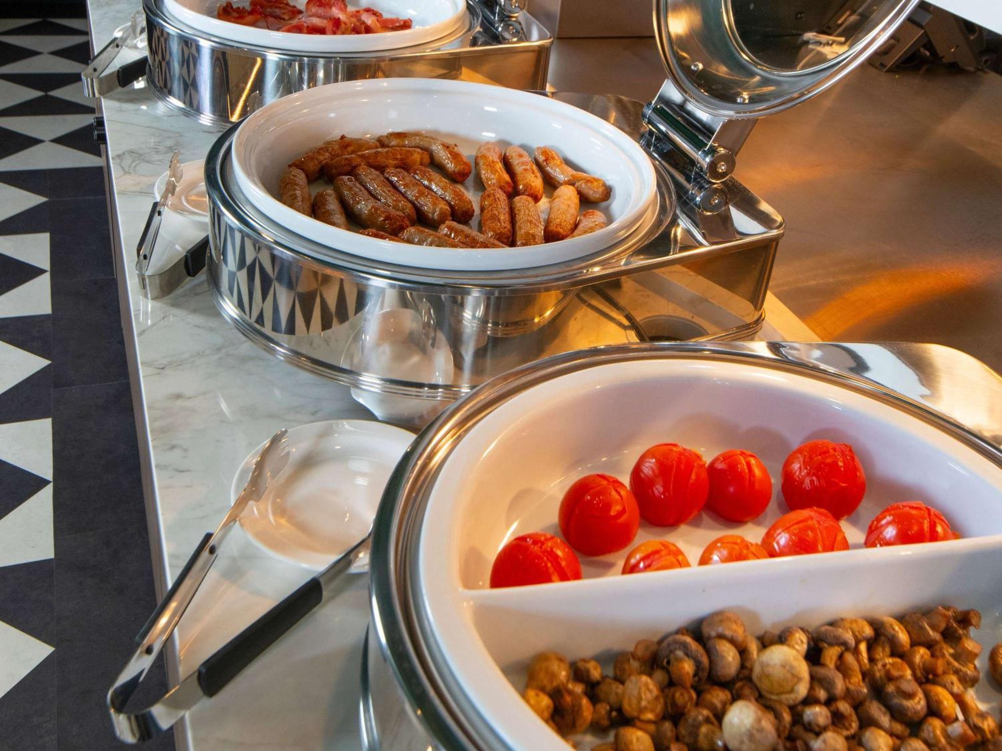 Отель Ibis Styles London Gatwick Airport Кролей Экстерьер фото