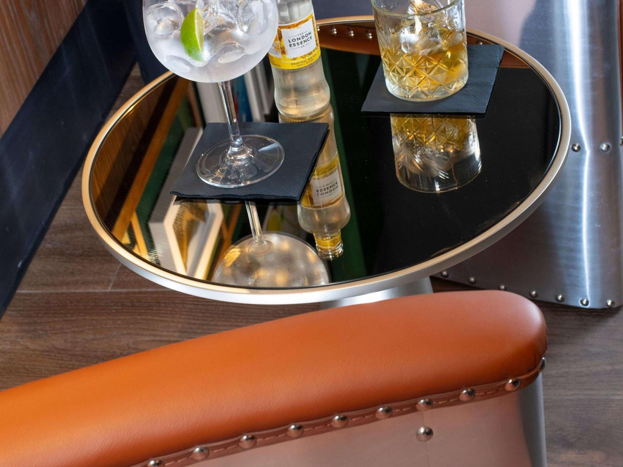 Отель Ibis Styles London Gatwick Airport Кролей Экстерьер фото