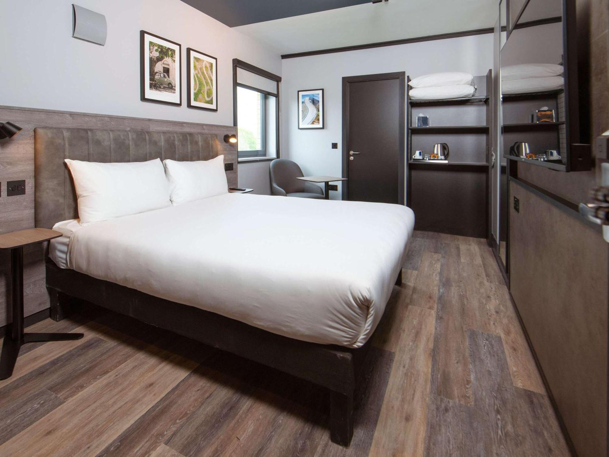 Отель Ibis Styles London Gatwick Airport Кролей Экстерьер фото