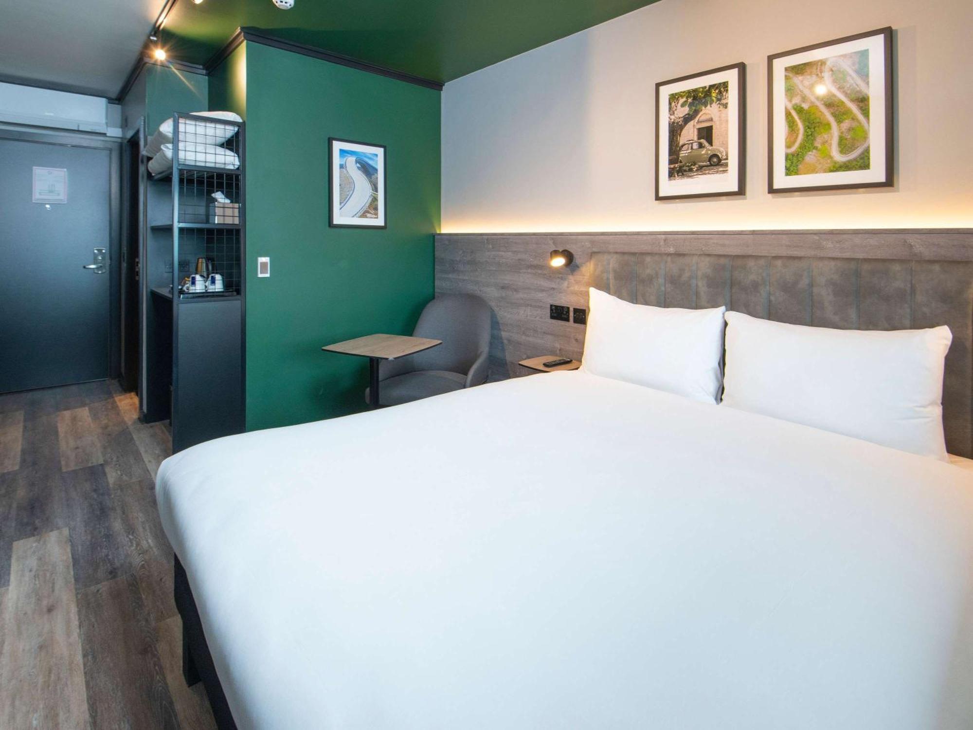 Отель Ibis Styles London Gatwick Airport Кролей Экстерьер фото