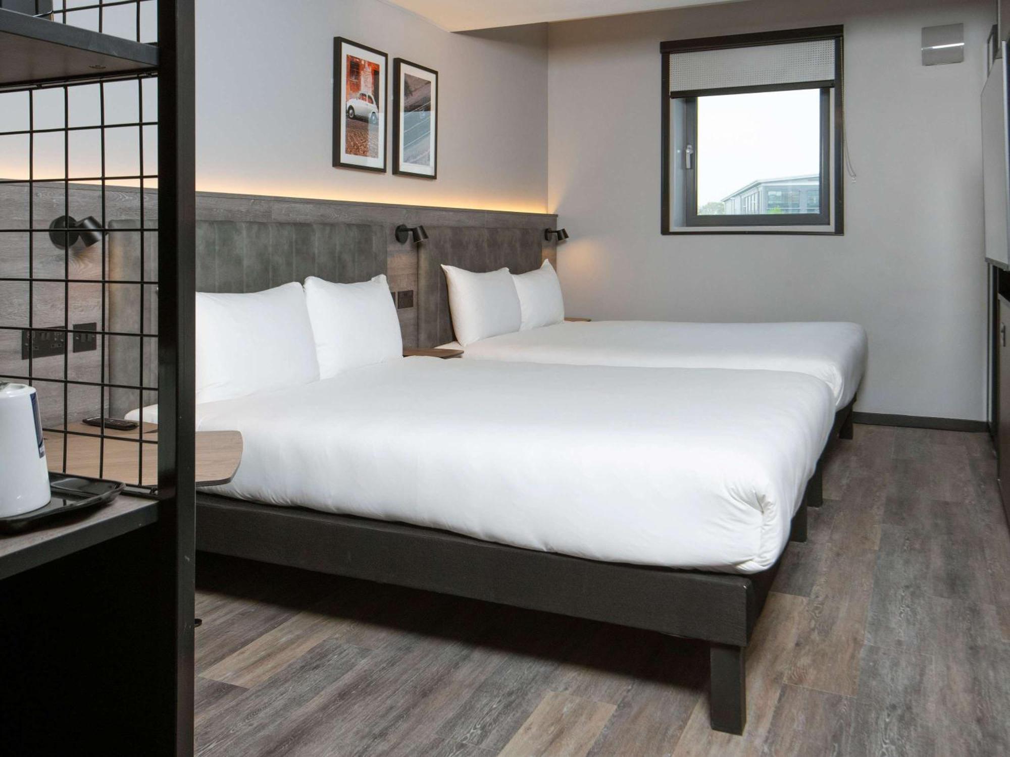 Отель Ibis Styles London Gatwick Airport Кролей Экстерьер фото