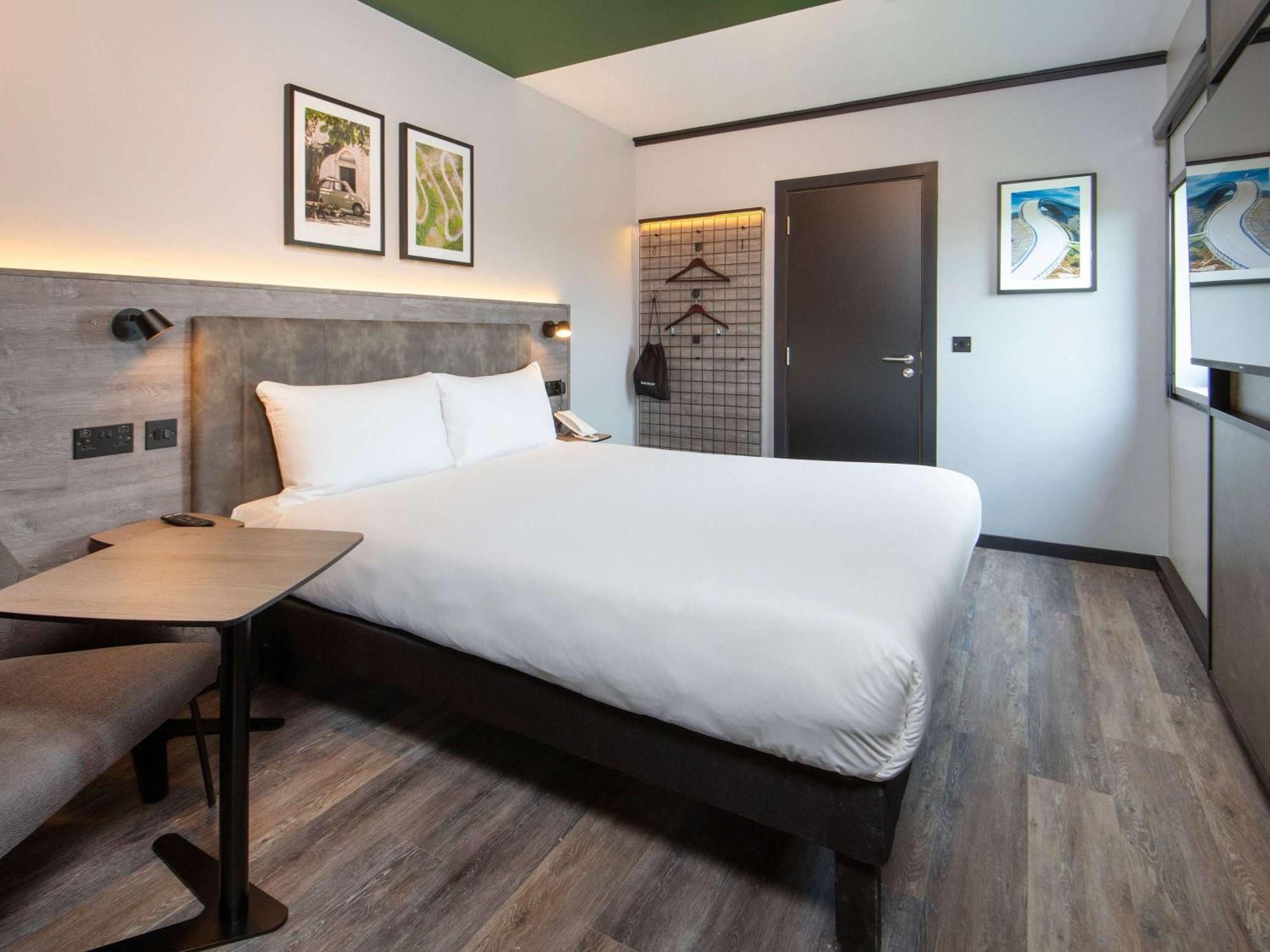 Отель Ibis Styles London Gatwick Airport Кролей Экстерьер фото