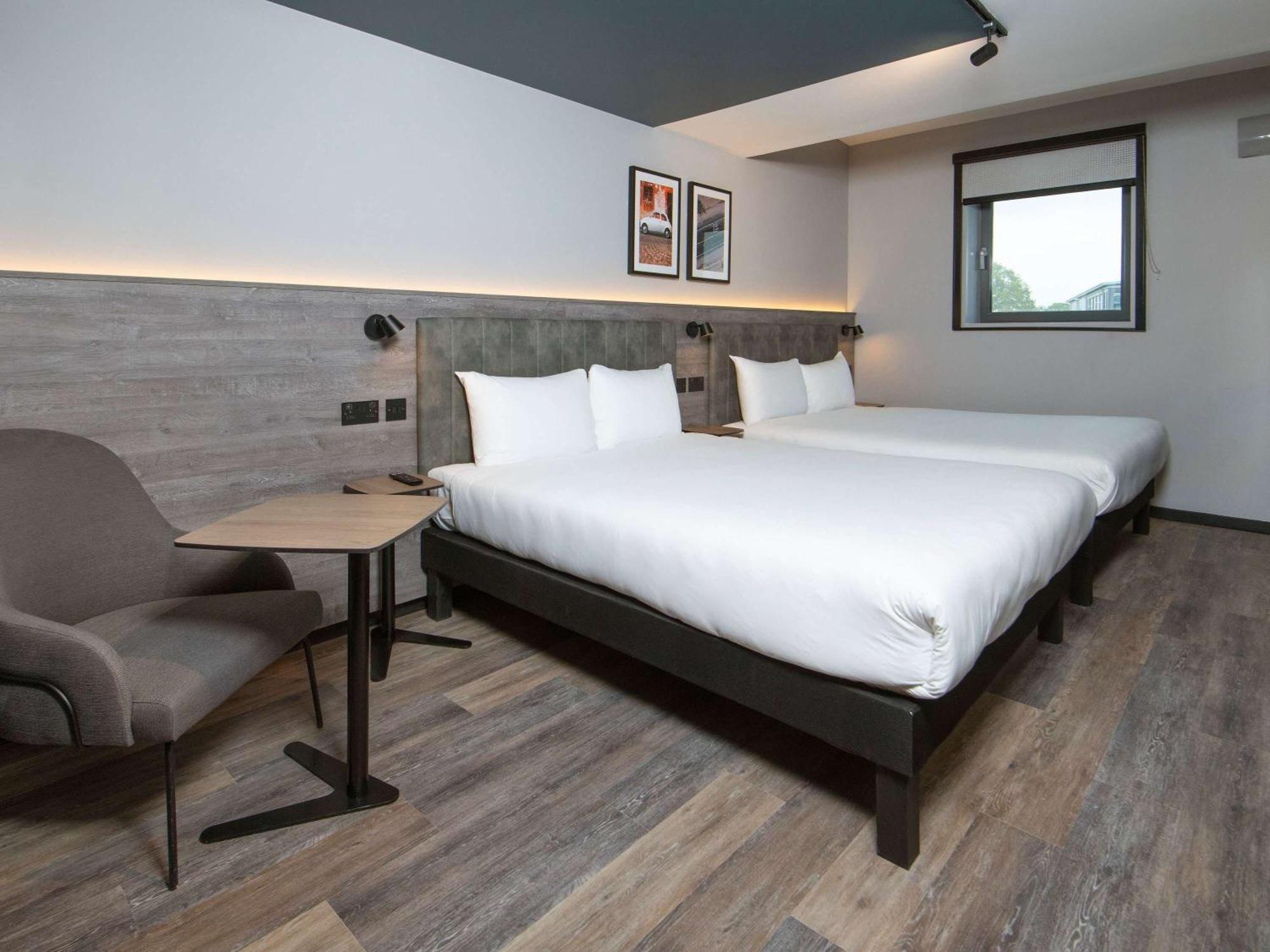 Отель Ibis Styles London Gatwick Airport Кролей Экстерьер фото