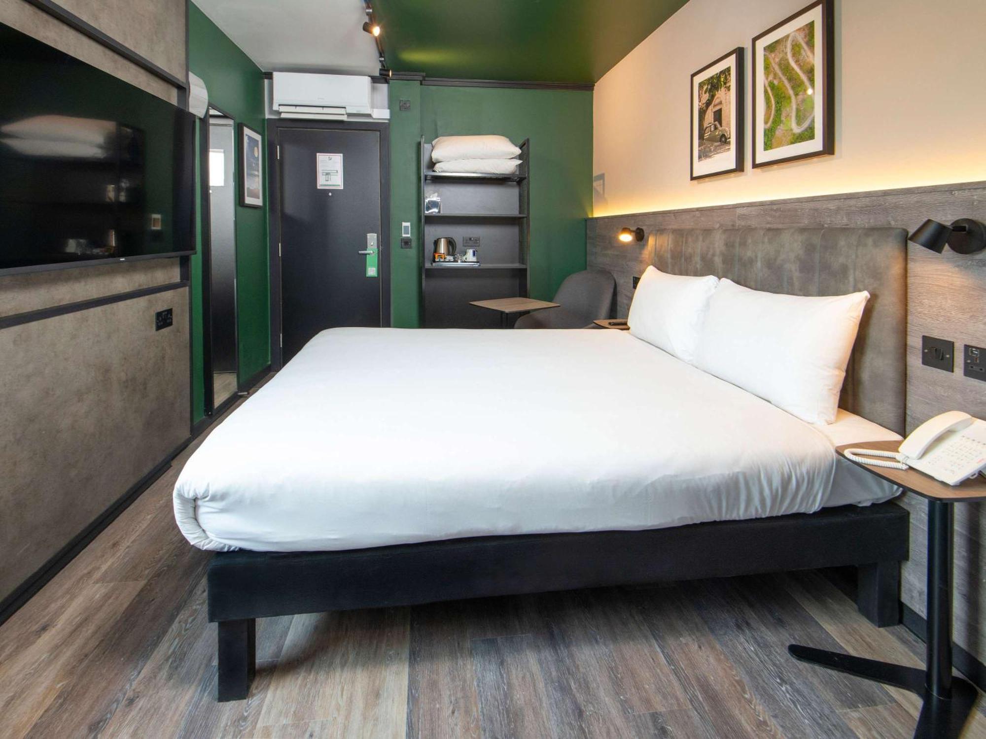 Отель Ibis Styles London Gatwick Airport Кролей Экстерьер фото