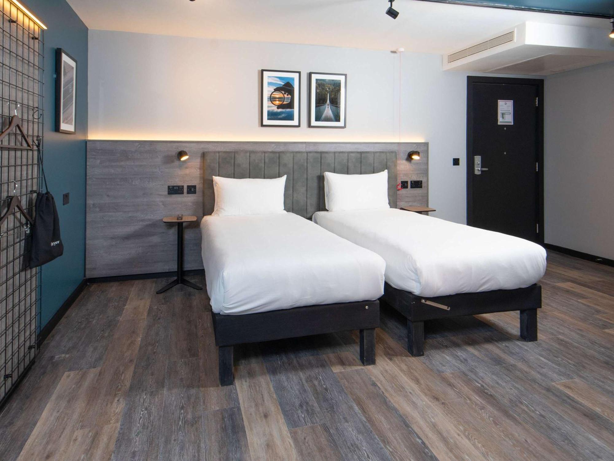 Отель Ibis Styles London Gatwick Airport Кролей Экстерьер фото