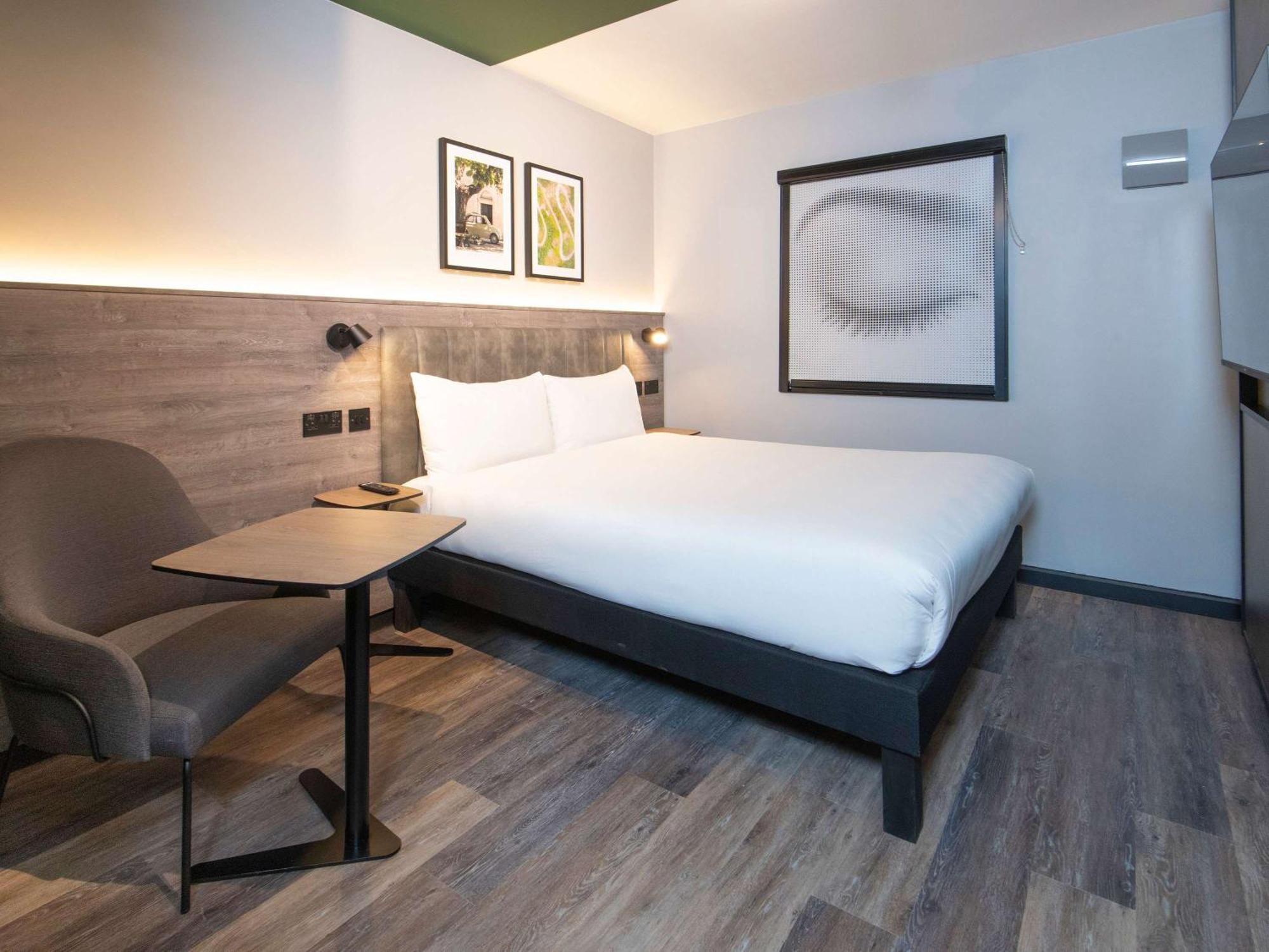 Отель Ibis Styles London Gatwick Airport Кролей Экстерьер фото