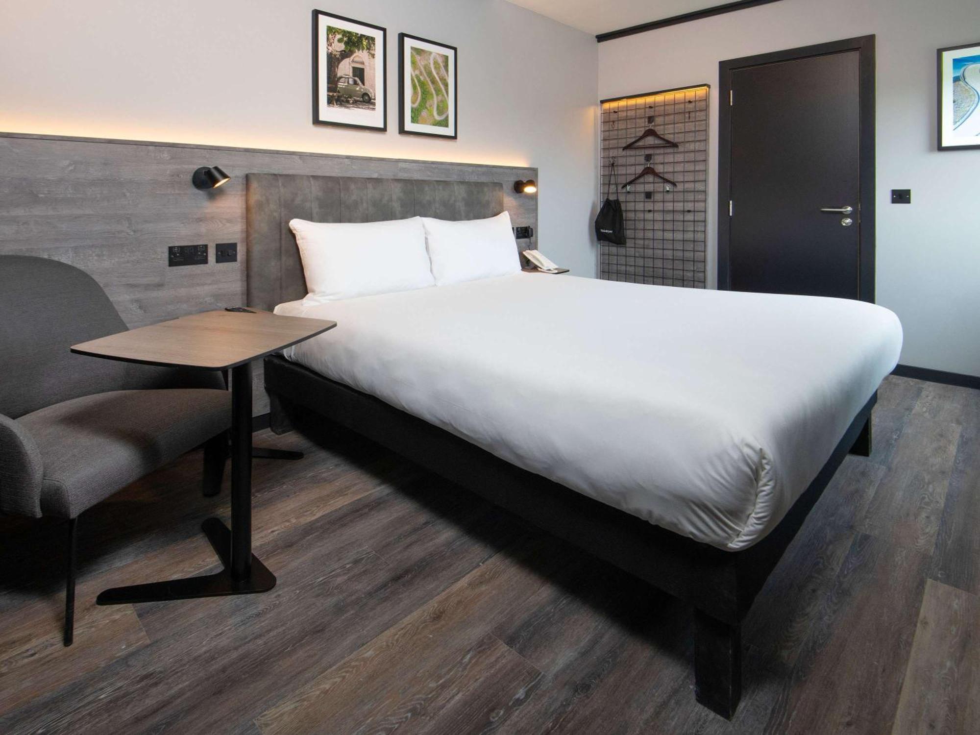 Отель Ibis Styles London Gatwick Airport Кролей Экстерьер фото
