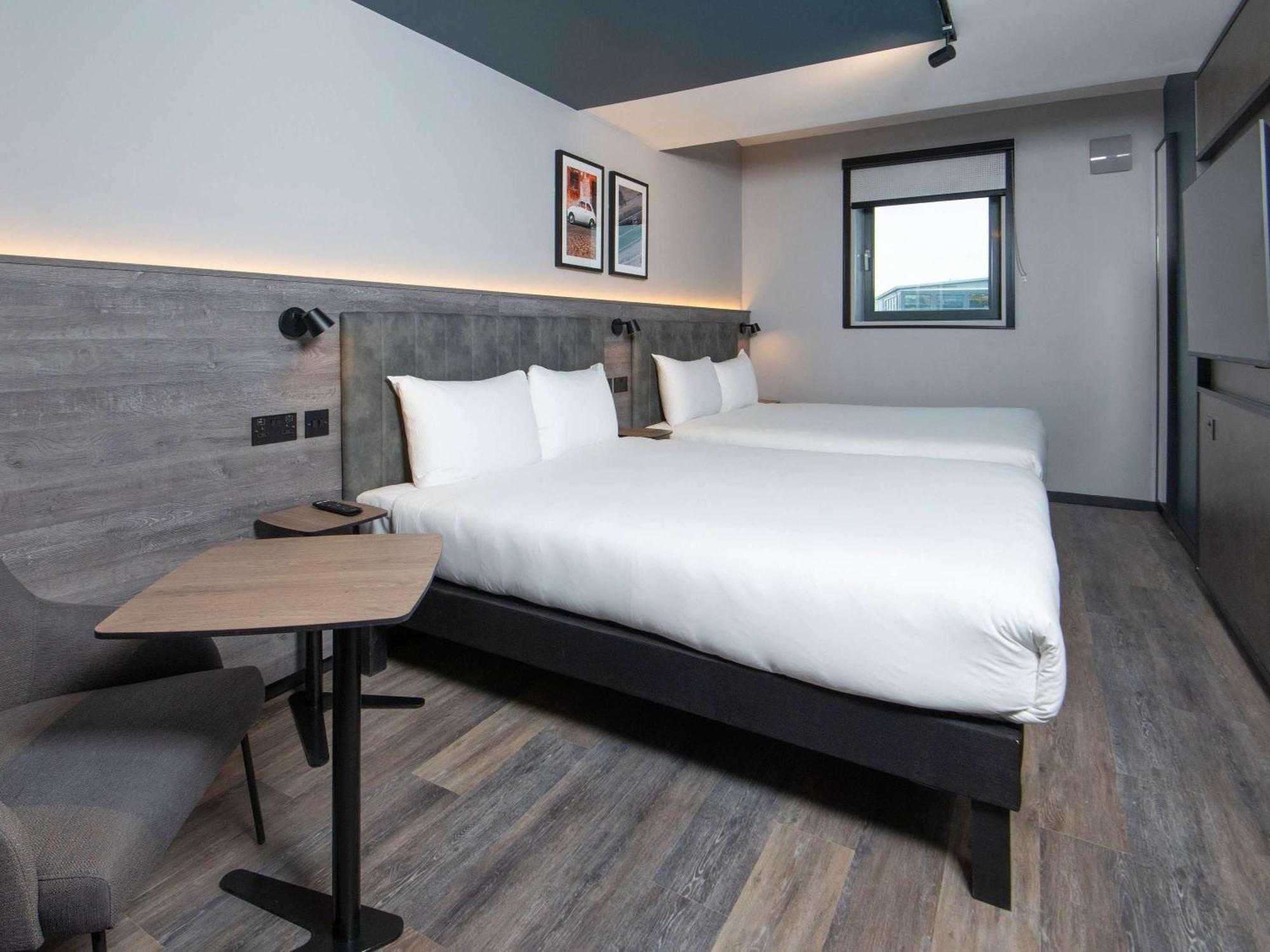 Отель Ibis Styles London Gatwick Airport Кролей Экстерьер фото