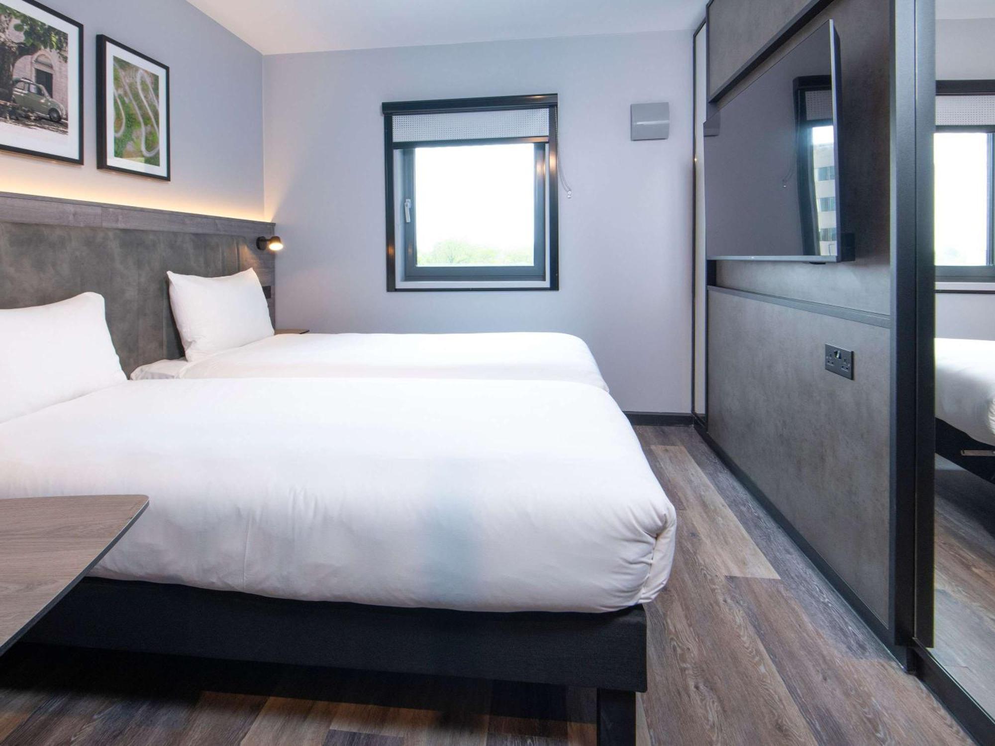 Отель Ibis Styles London Gatwick Airport Кролей Экстерьер фото
