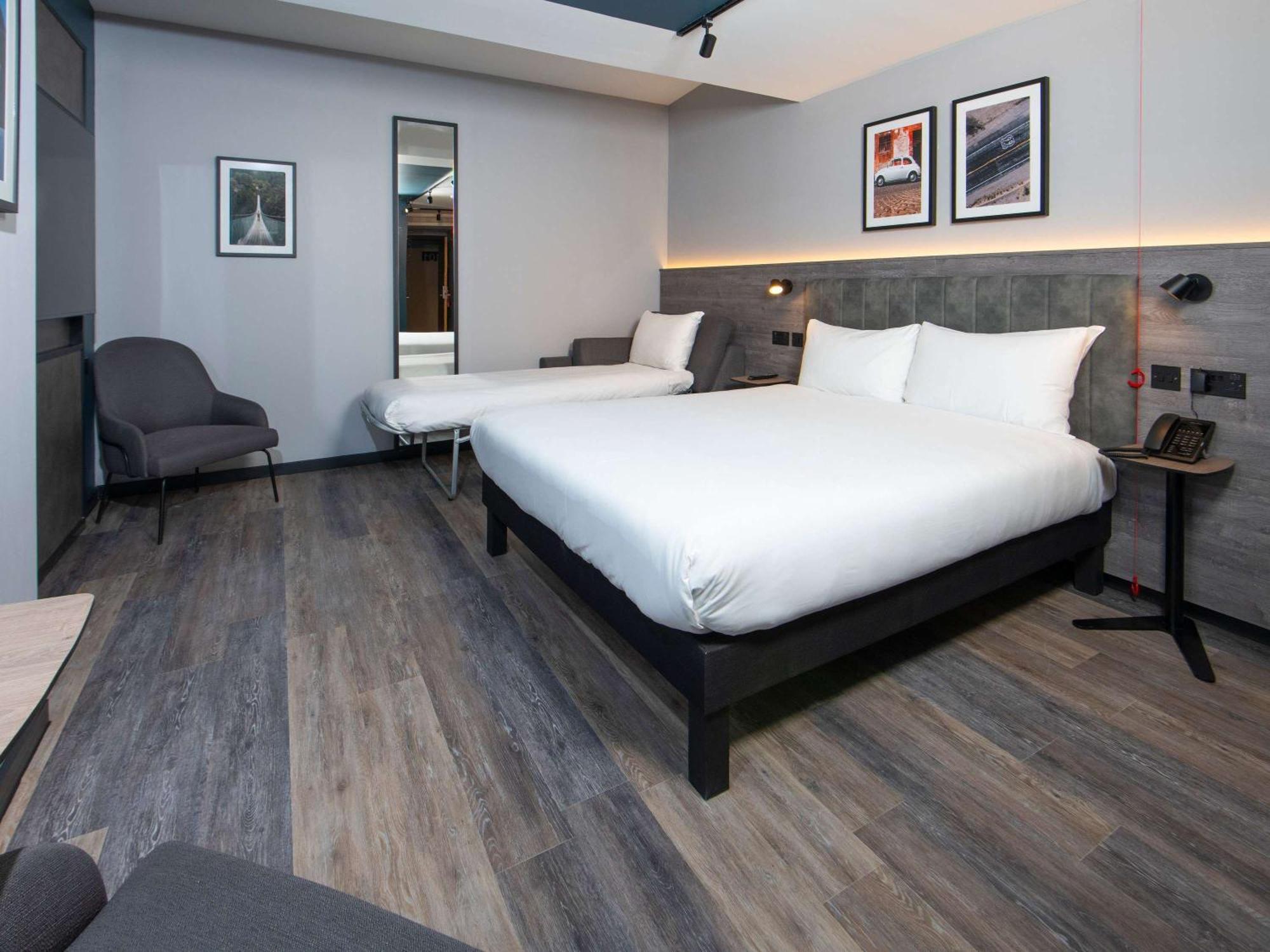 Отель Ibis Styles London Gatwick Airport Кролей Экстерьер фото