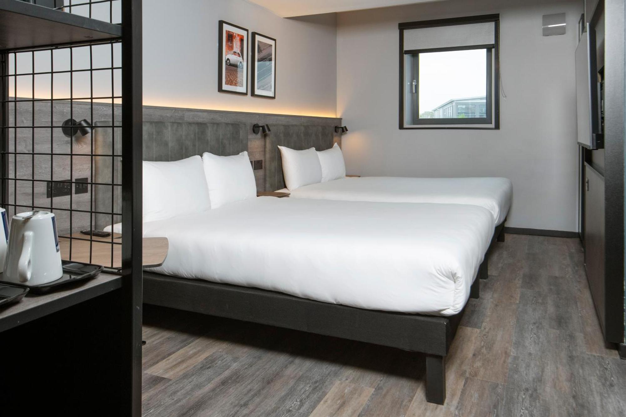 Отель Ibis Styles London Gatwick Airport Кролей Экстерьер фото