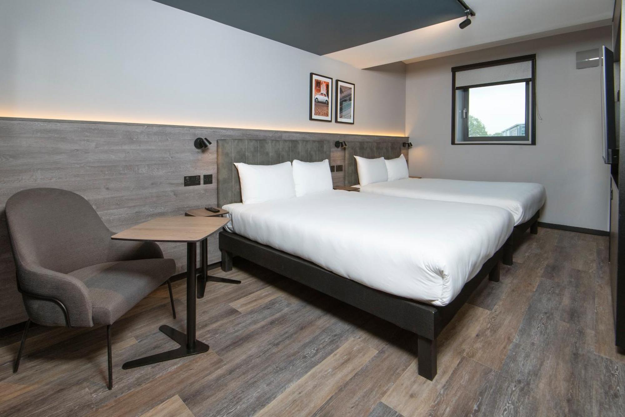 Отель Ibis Styles London Gatwick Airport Кролей Экстерьер фото