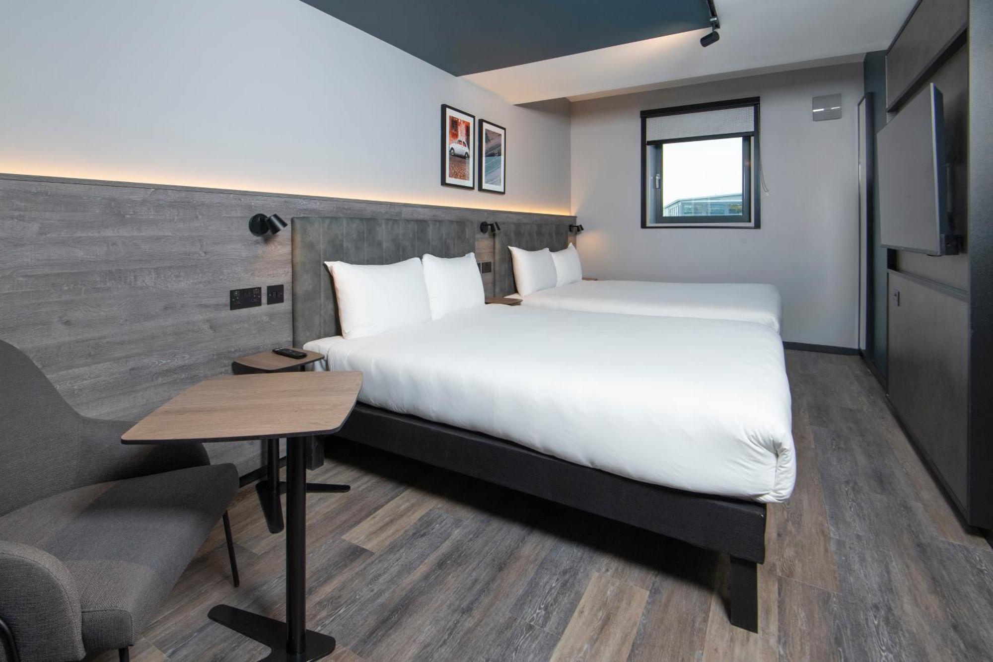 Отель Ibis Styles London Gatwick Airport Кролей Экстерьер фото