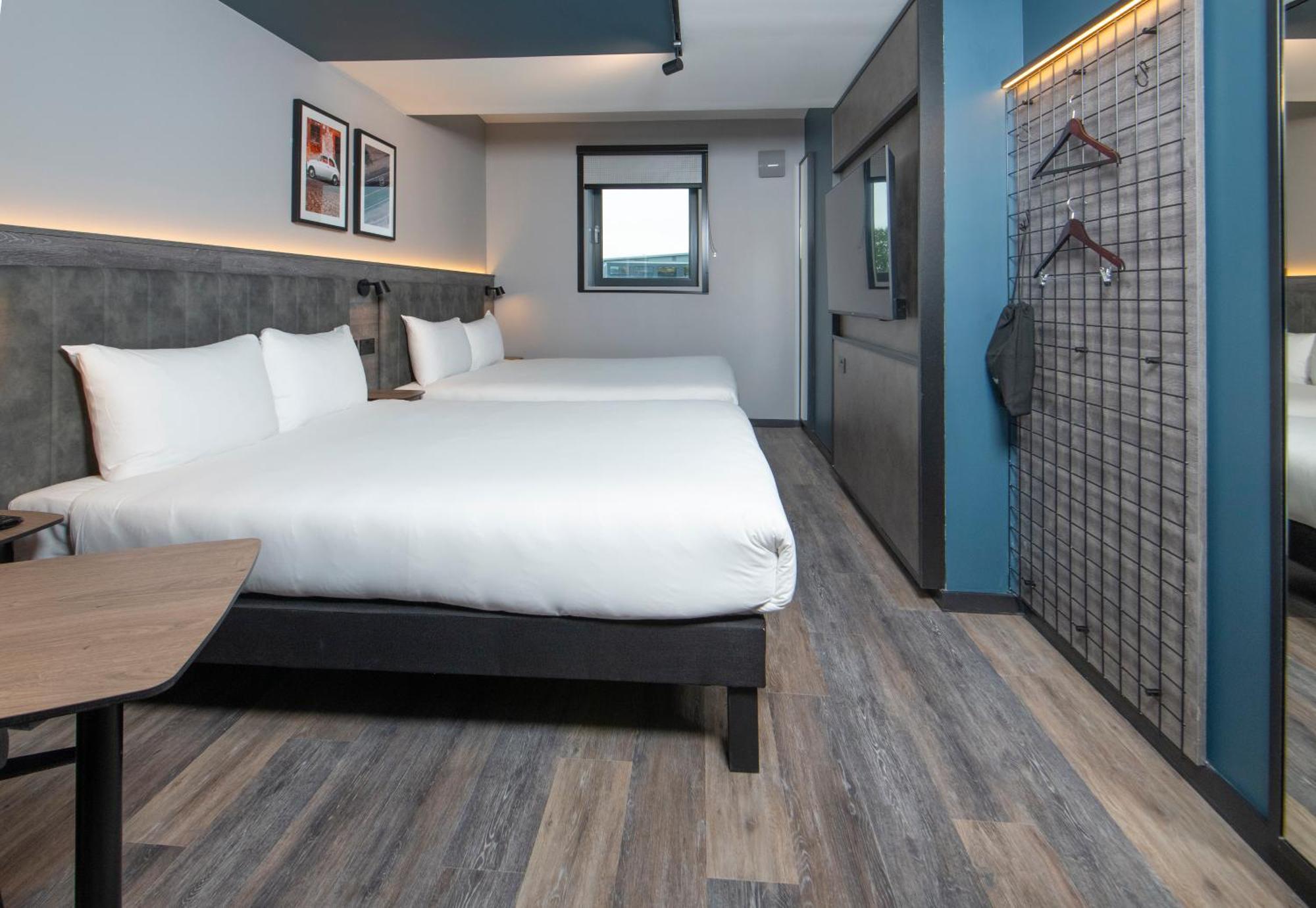 Отель Ibis Styles London Gatwick Airport Кролей Экстерьер фото