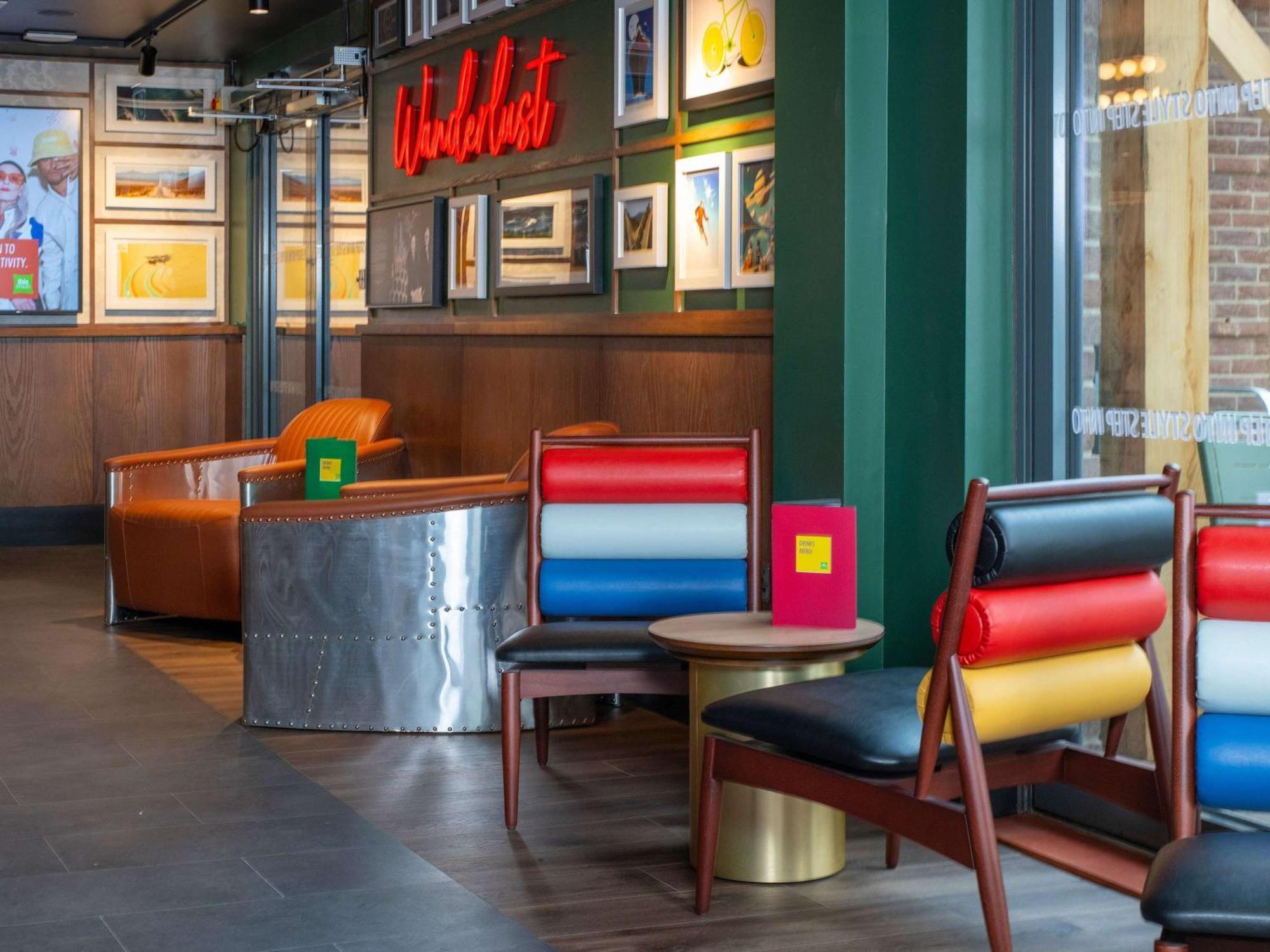 Отель Ibis Styles London Gatwick Airport Кролей Экстерьер фото