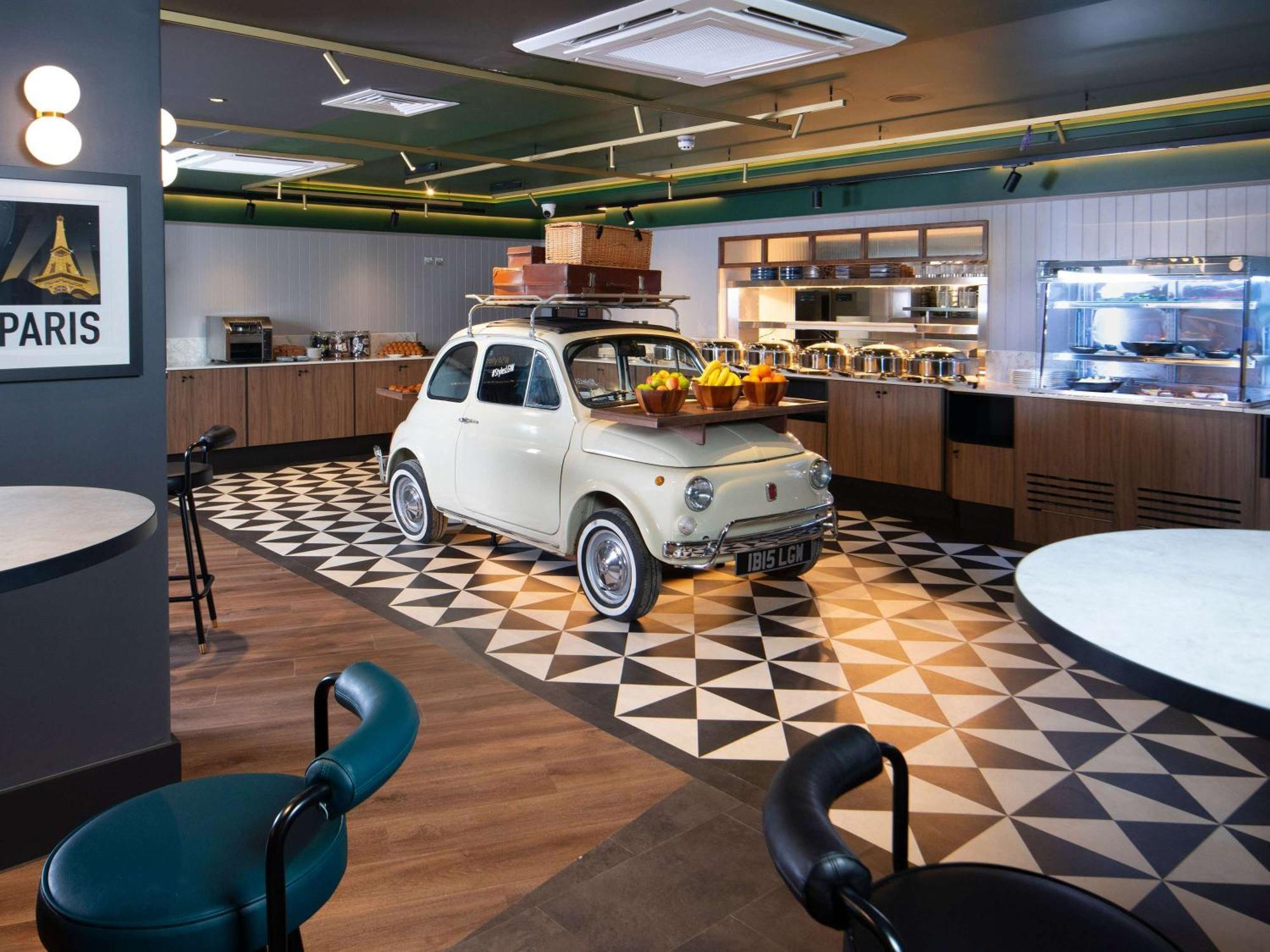 Отель Ibis Styles London Gatwick Airport Кролей Экстерьер фото
