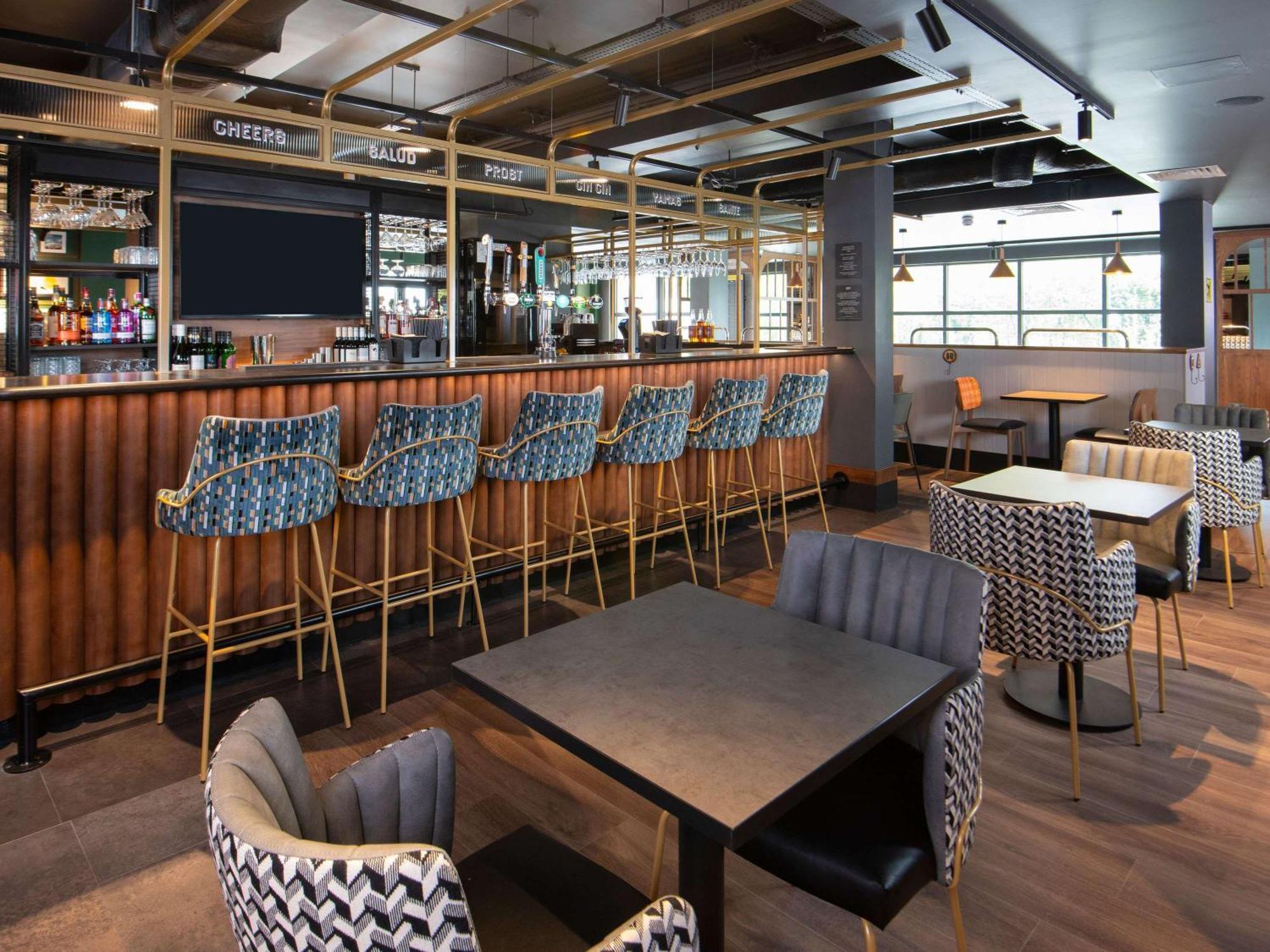Отель Ibis Styles London Gatwick Airport Кролей Экстерьер фото