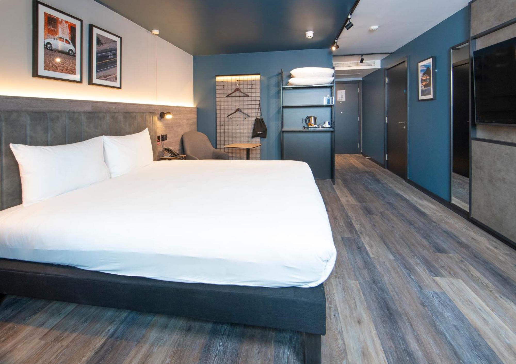 Отель Ibis Styles London Gatwick Airport Кролей Экстерьер фото
